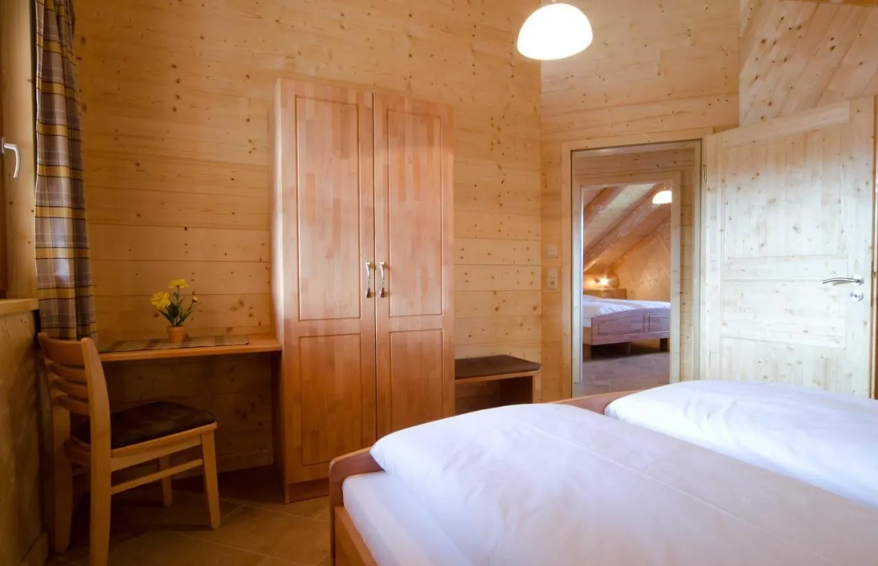 Heumanns Blockhaeuser Am Wald Pottenstein 0*,  Almanya